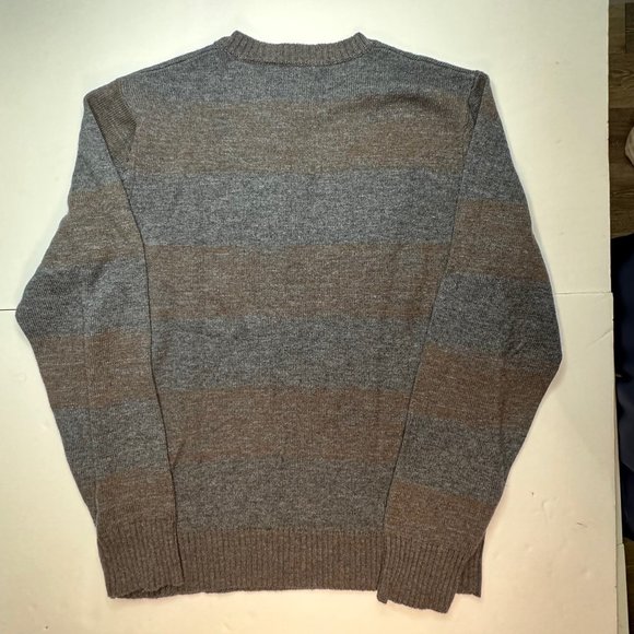 Saks fifth Avenue. Men’s long sleeve pull over sweater.‎ Size large. - Picture 5 of 8